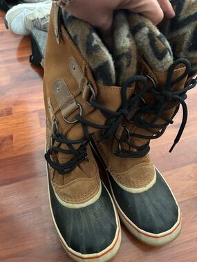 SOREL women’s Brown Duck Boots with Black Rubber Toe and print lining